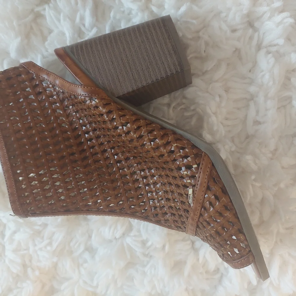 Indigo Rd block heels/sandals ~ Size 10M - Picture 9 of 10